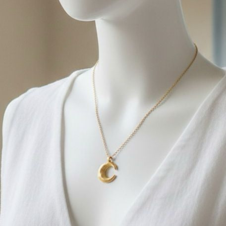 Alvaré Crescent Moon Necklace – Sterling Silver