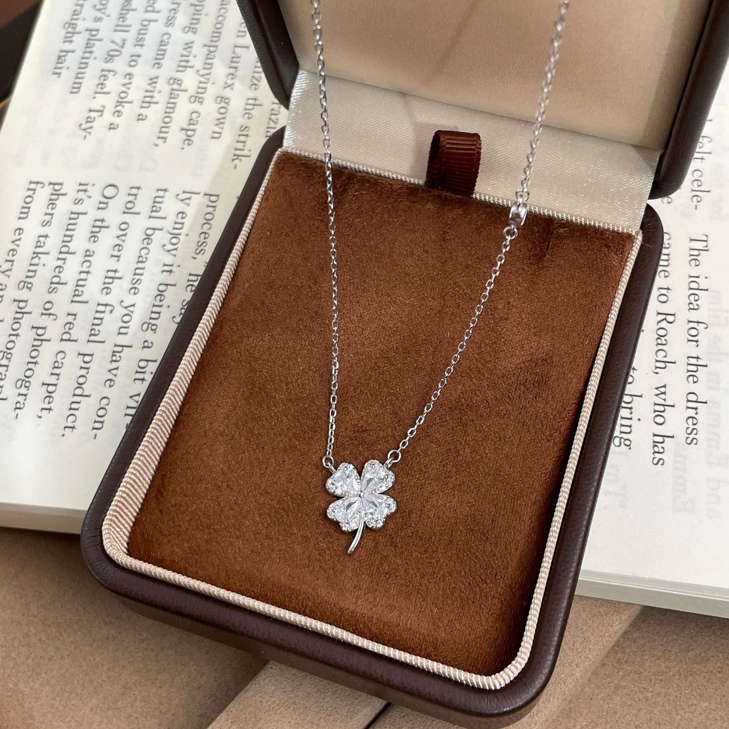 Alvaré Clover Spark Necklace – Sterling Silver