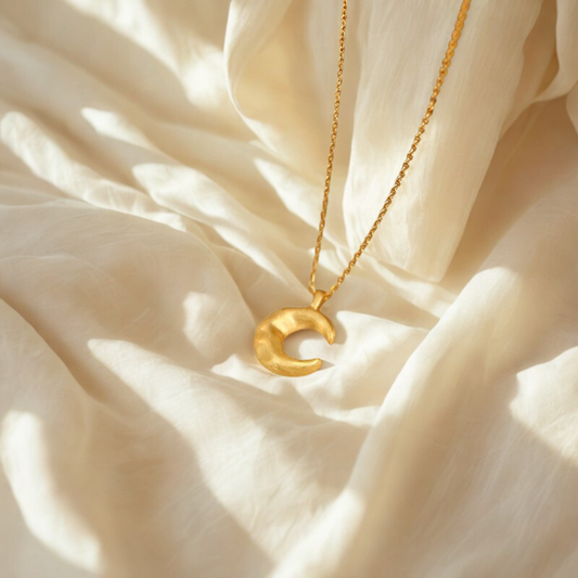 Alvaré Crescent Moon Necklace – Sterling Silver